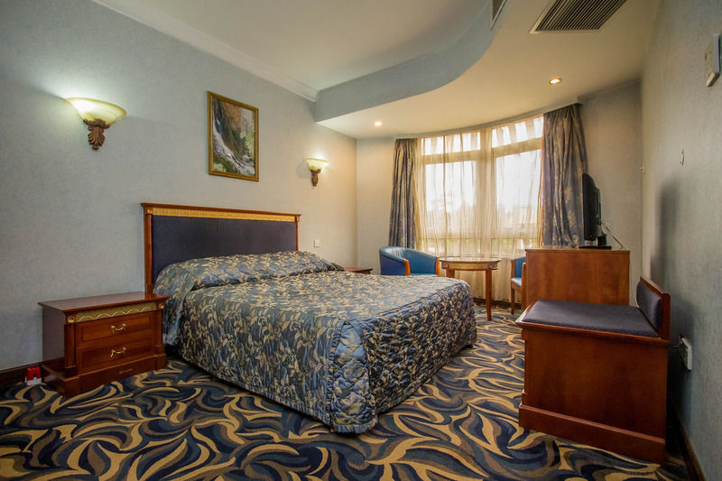 City Royal Resort Hotel Kyambogo  Ngoại thất bức ảnh