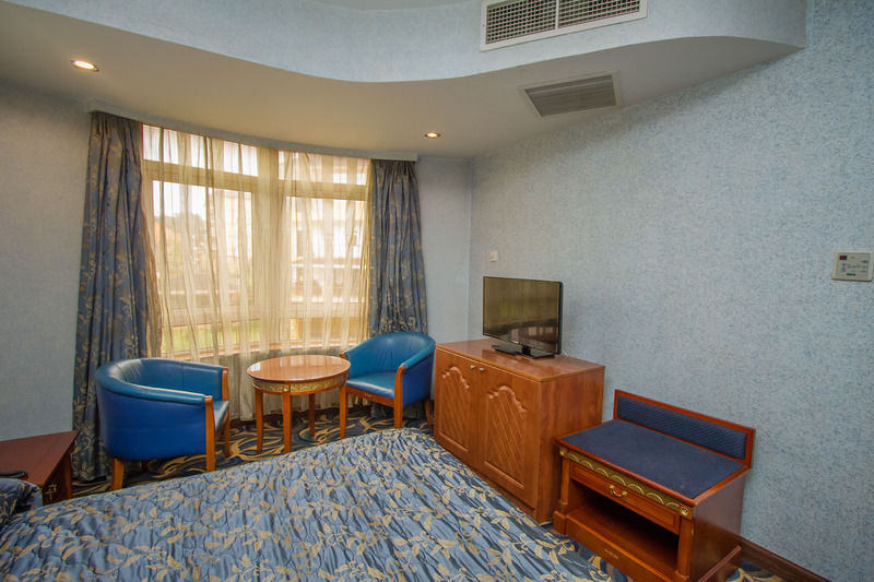 City Royal Resort Hotel Kyambogo  Ngoại thất bức ảnh