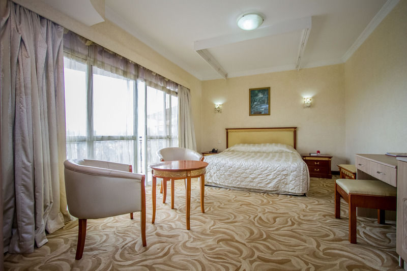 City Royal Resort Hotel Kyambogo  Ngoại thất bức ảnh