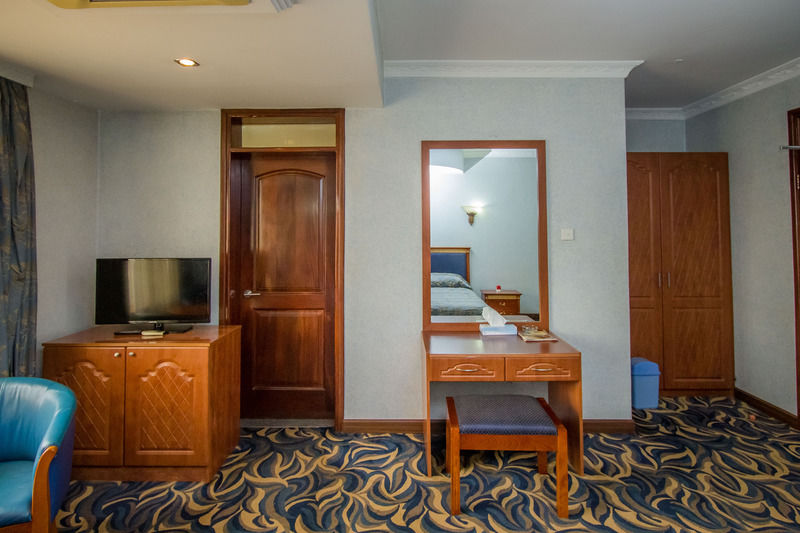 City Royal Resort Hotel Kyambogo  Ngoại thất bức ảnh