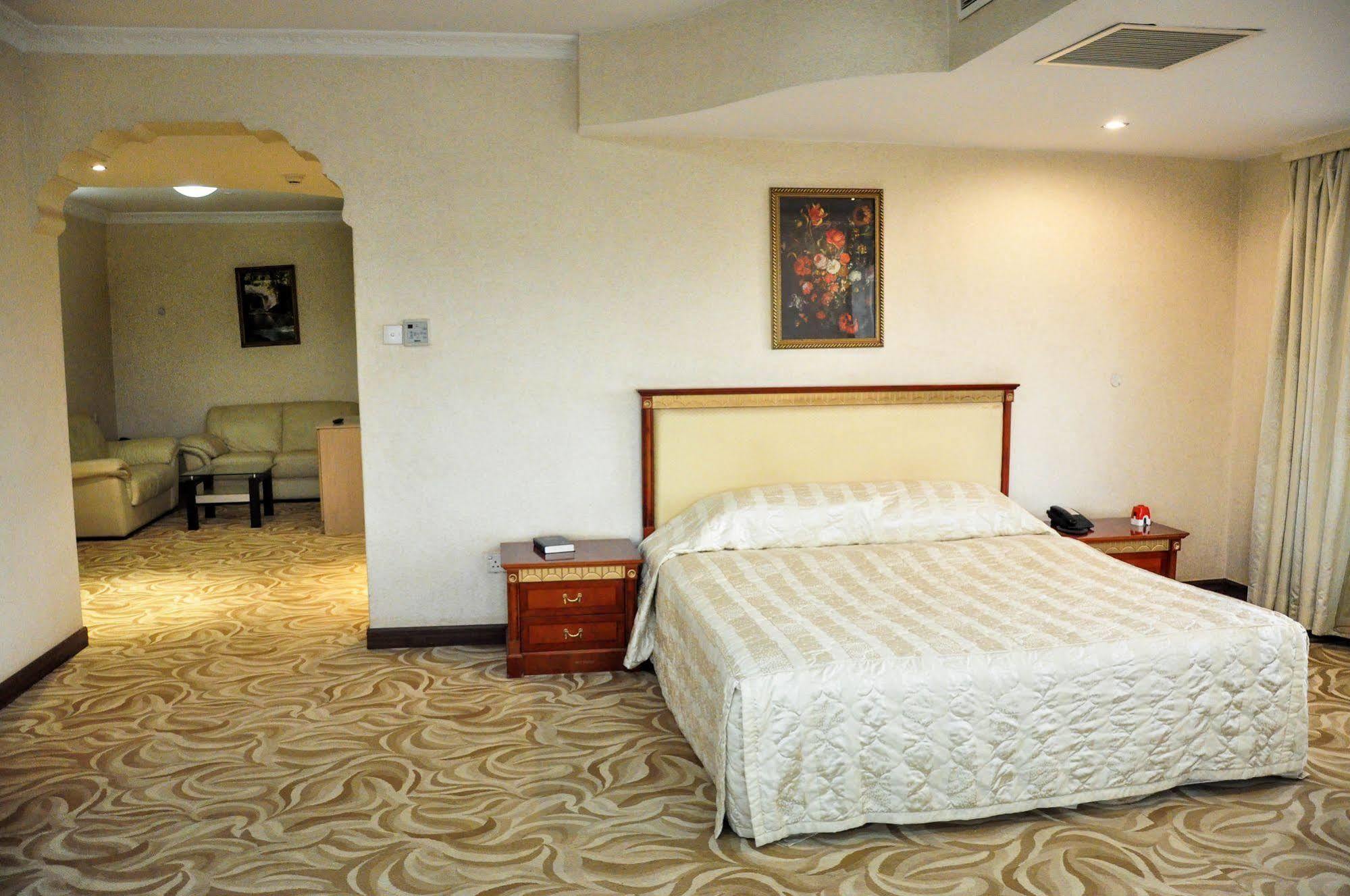 City Royal Resort Hotel Kyambogo  Ngoại thất bức ảnh