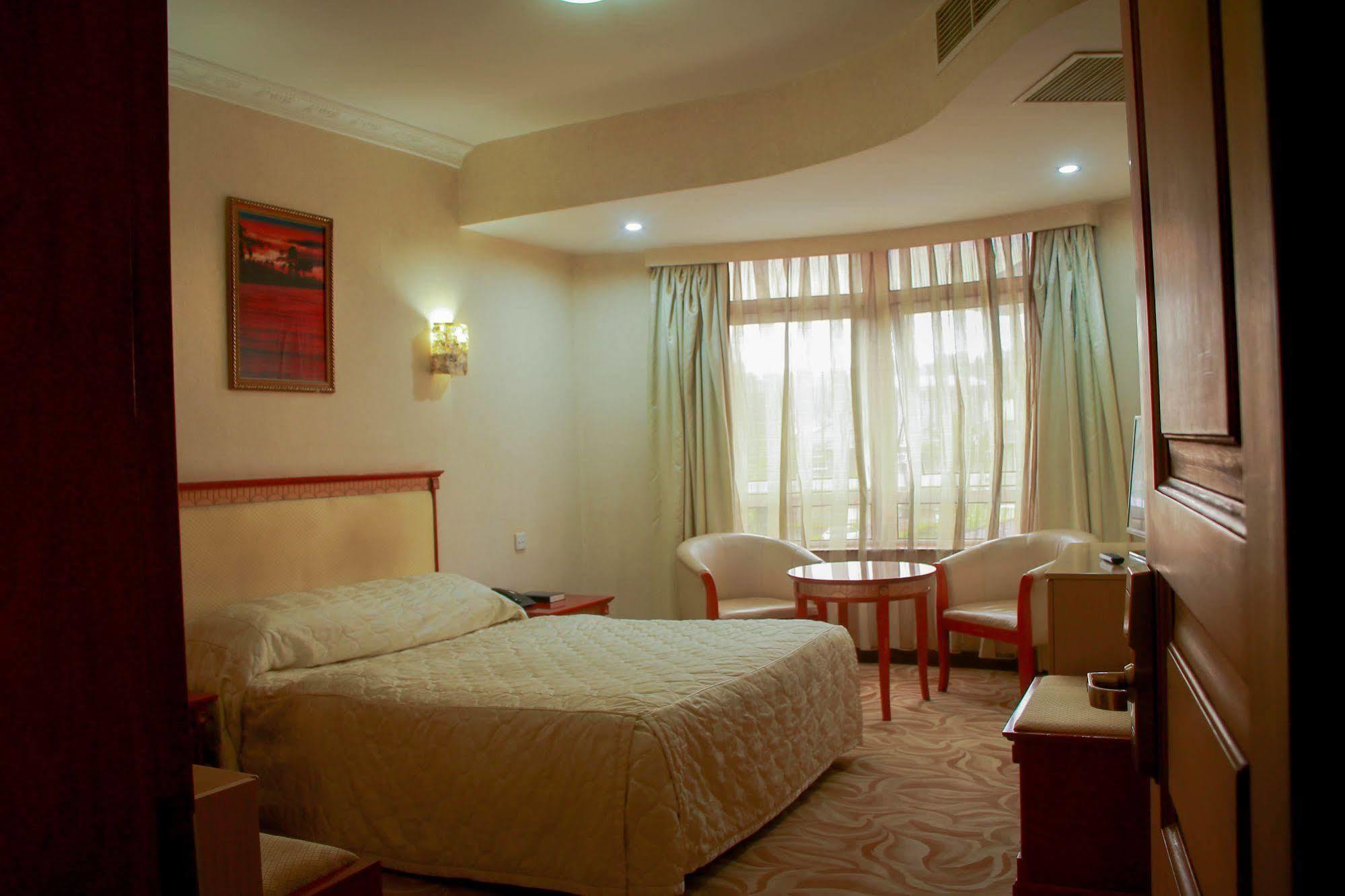 City Royal Resort Hotel Kyambogo  Ngoại thất bức ảnh