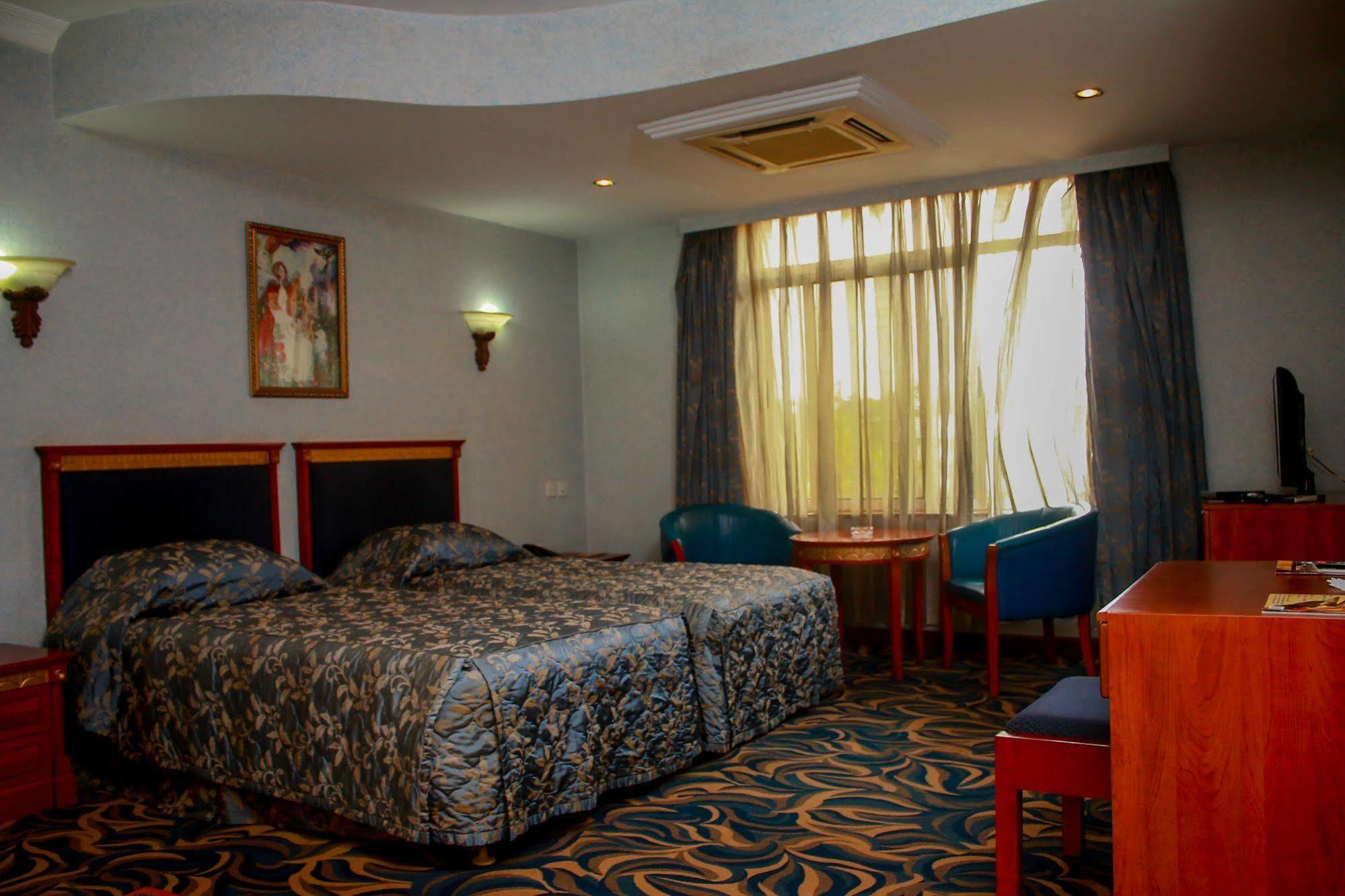 City Royal Resort Hotel Kyambogo  Ngoại thất bức ảnh